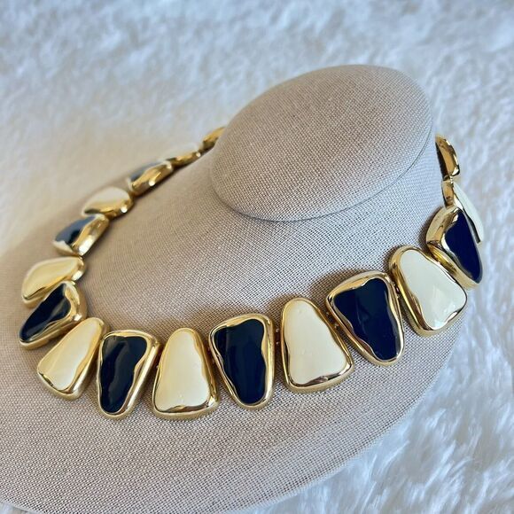 Vintage Navy Enamel Gold Triangle Link Necklace 16 in - Picture 4 of 10